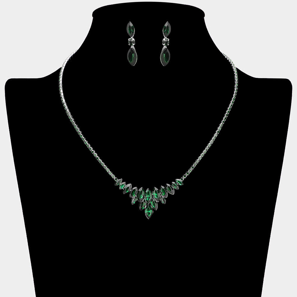 Emerald Green Crystal Cluster Statement Necklace with matching earrings – Sparkling Rhinestone Embellished Jewelry. Shown here on a black mannequin bust. 
