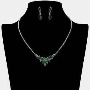 Emerald Green Crystal Cluster Statement Necklace with matching earrings – Sparkling Rhinestone Embellished Jewelry. Shown here on a black mannequin bust. 