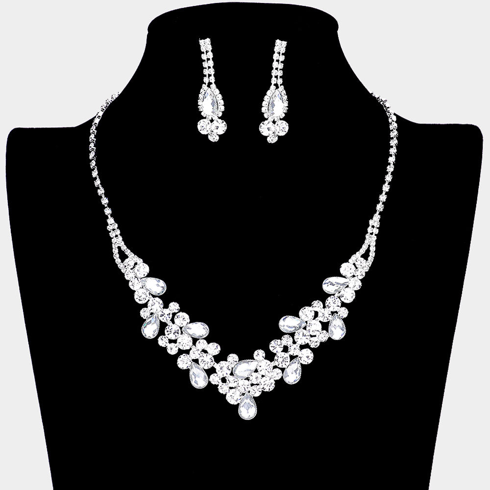 necklace for homecoming dress Necklines & Necklaces: Choose the Perfect Jewelry for Your Homecomin